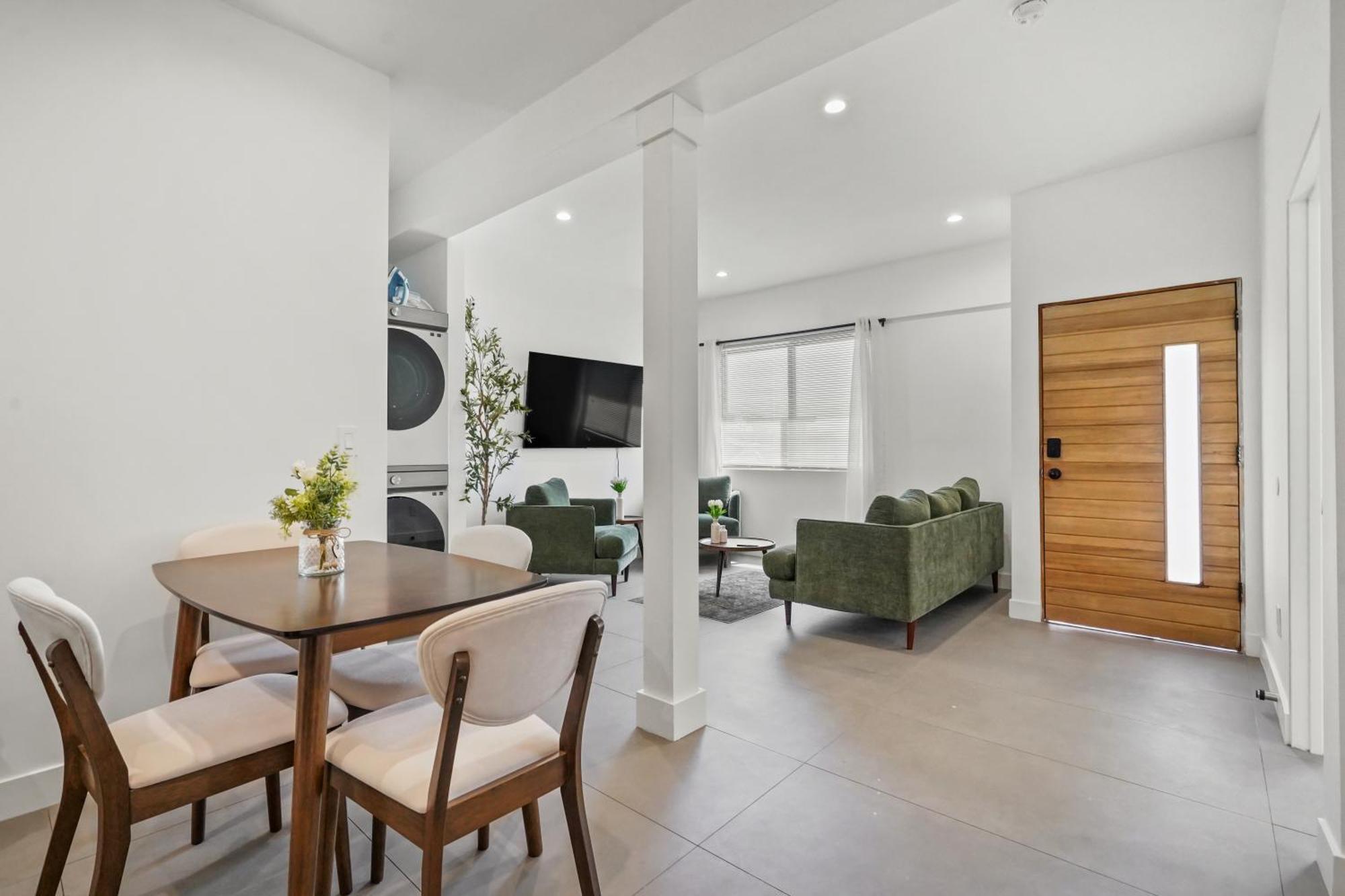 Private Cozy Guest House, King Bed, Parking, Pet Friendly Near Penmar Golf Course! * Los Ángeles